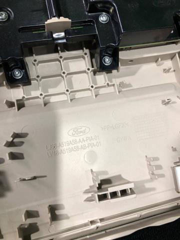 Плафони внутрішнього освітлення LJ6Z58519A70AA FORD