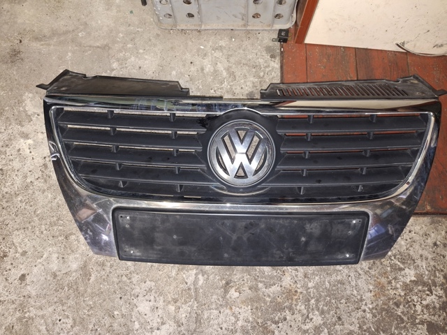 Решітка радіатора 3C0853651 VAG