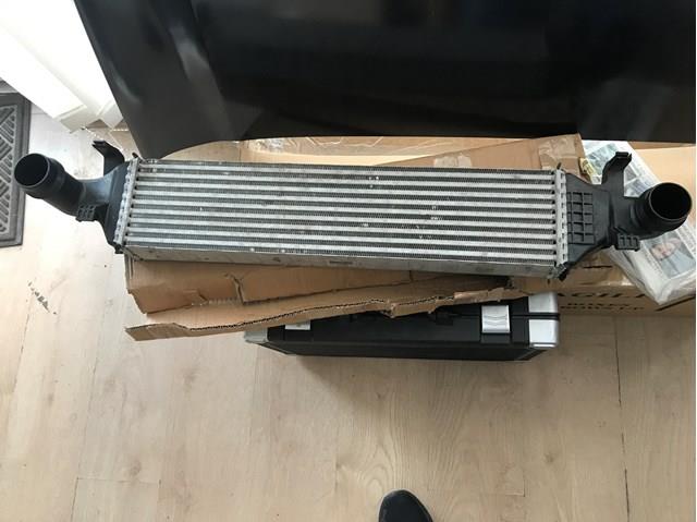 Охолоджувач наддувочного повітря A2465000100 MERCEDES