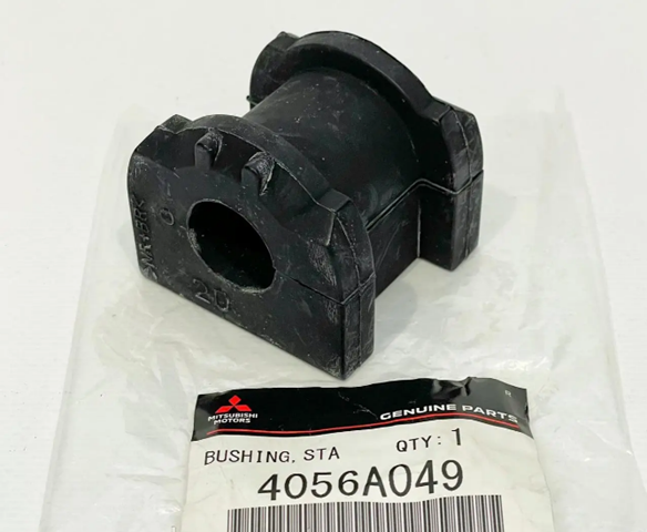 Втулка стабілізатора переднього внутрішня 4056A049 MITSUBISHI