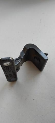 Петля багажника 8U0827299D VAG