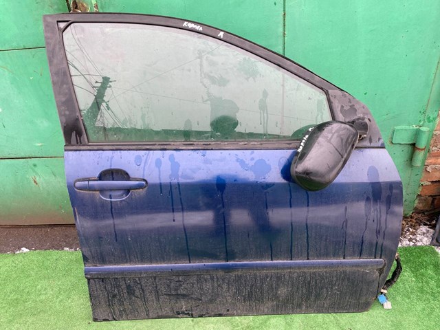 Пасажирські передні двері 6700113150 TOYOTA