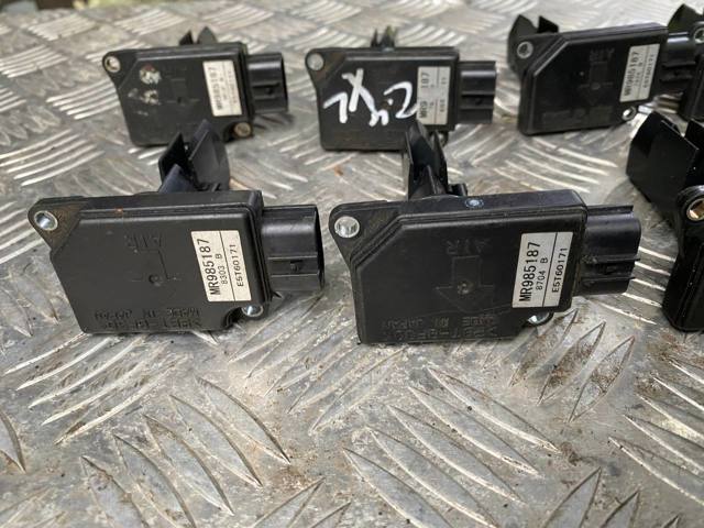 Датчик витрати повітря MR985187 MITSUBISHI