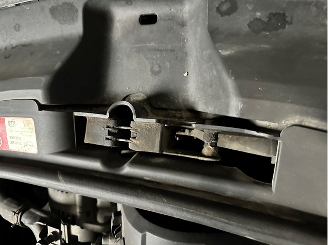 Замок кришки капота 4F0823509B VAG