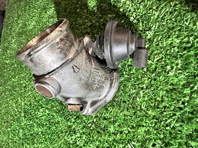 Блок дросельної заслінки 8D0145950D VAG