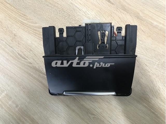 Попільничка центральної консолі 8K0857951 VAG