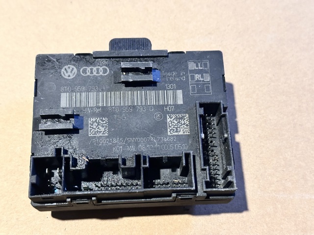 Блок комфорту передніх дверей 8T0959793J VAG