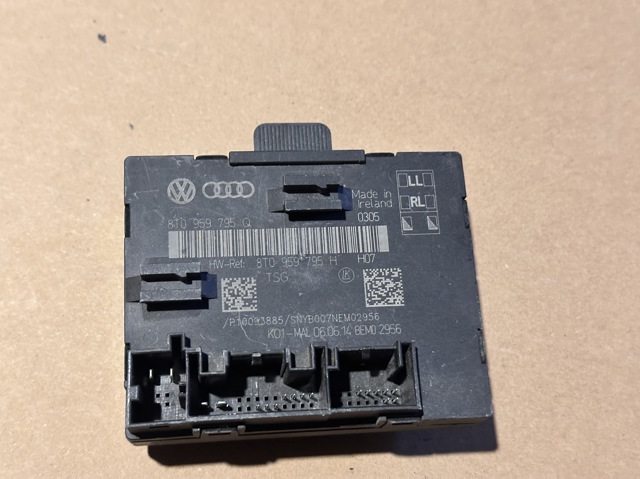 Блок комфорту задніх дверей 8T0959795Q VAG