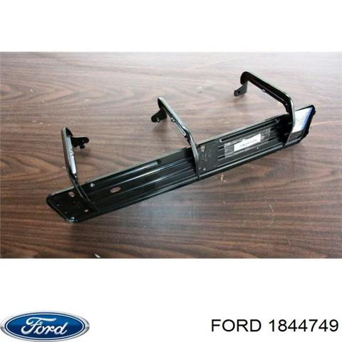 Кронштейн бампера переднього 1844749 FORD