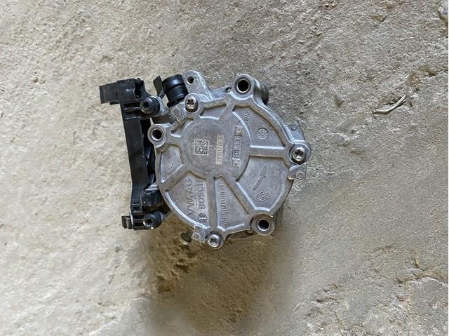 Насос вакуумний 06K145100AB VAG