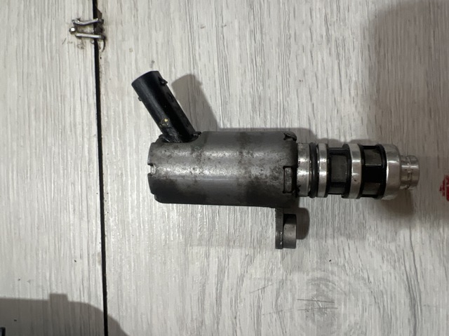 Клапан електромагнітний положення розподільного 06M115393D VAG