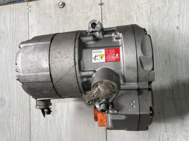 Компресор кондиціонера 4KE816797A VAG