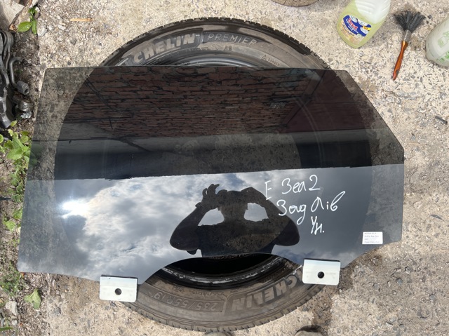 Скло задньої двері лівої 4KE845025A VAG
