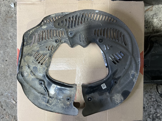 Кожух гальмівного диска 4M0615311G VAG