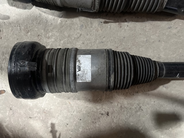 Стойка амортизатора передняя 4M0616039AC VAG