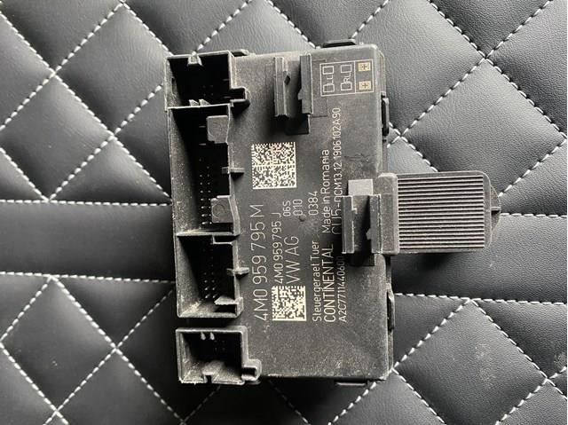 Блок комфорту задніх дверей 4M0959795M VAG
