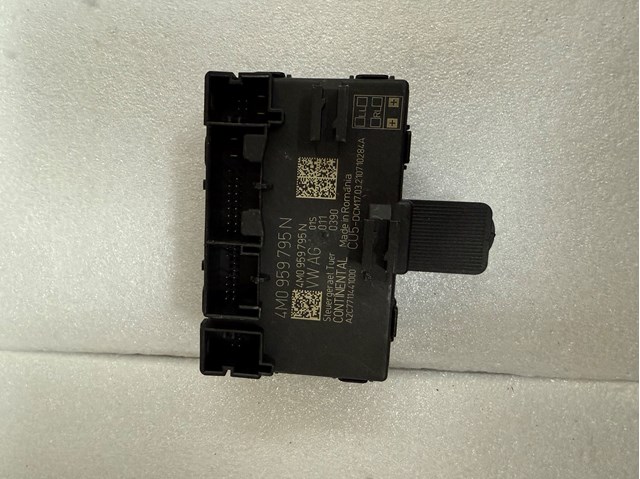 Блок комфорту задніх дверей 4M0959795N PORSCHE