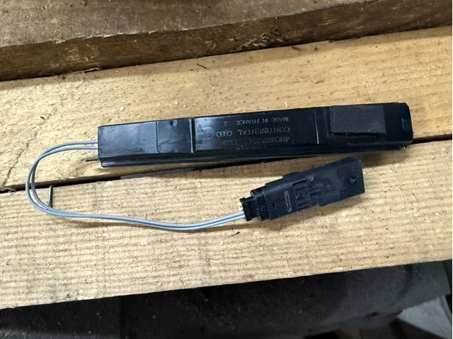 Кінцевий вимикач 4N0927754 VAG