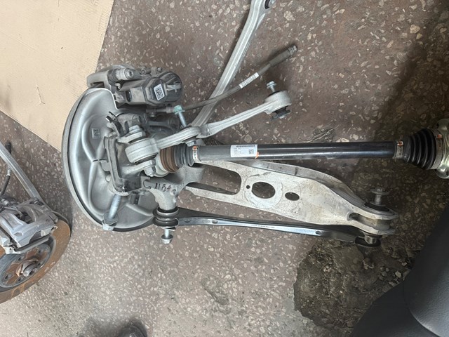 Цапфа поворотного кулака 80A505435J VAG
