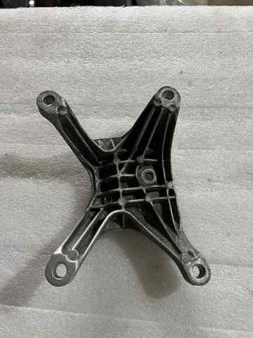 Кріплення подушки коробки передач 8W0399118C VAG