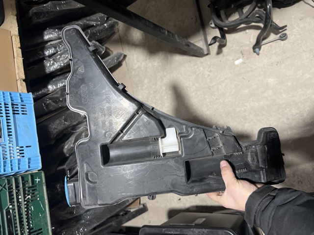 Бачок омивайки 8W0955451L VAG