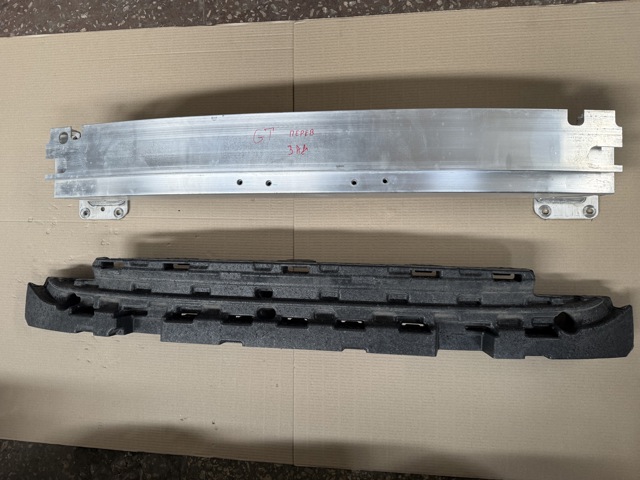 Підсилювач бампера заднього 9J1803184C PORSCHE