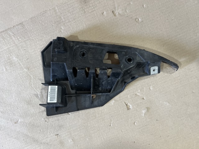 Направляюча заднього бампера, ліва 9J1807405 PORSCHE