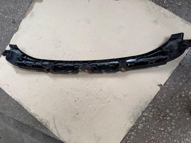 Кронштейн бампера заднього, центральний 9J1807863 PORSCHE