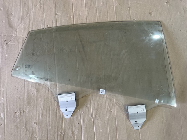 Скло задньої двері правої 9J1845026F PORSCHE