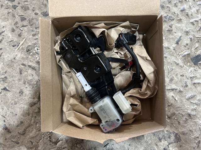 Замок кришки капота PAD823509 PORSCHE