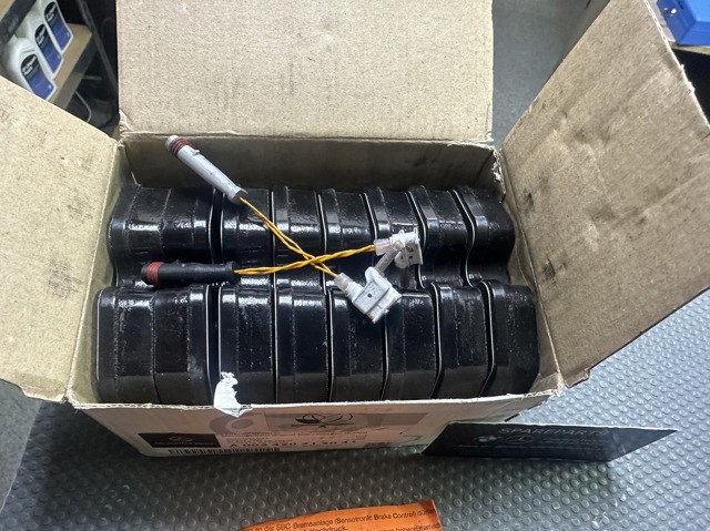 Передні гальмівні колодки 0034207120 MERCEDES