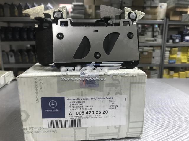 Задні гальмівні колодки 0054202520 MERCEDES
