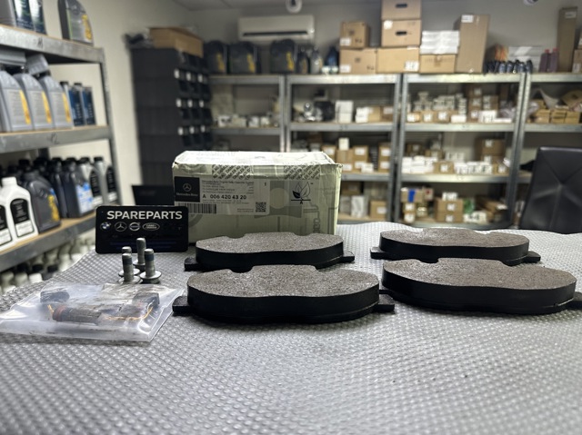 Колодки передні 0064204320 MERCEDES
