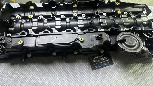 Кришка клапанна 11128507607 BMW