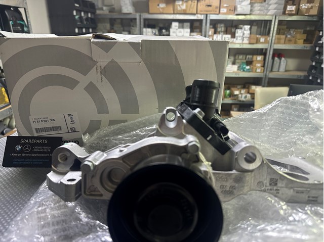 Помпа водяна, (насос) охолодження 11518601366 BMW