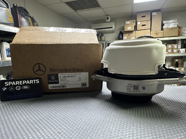 Права подушка двигуна Mercedes GL