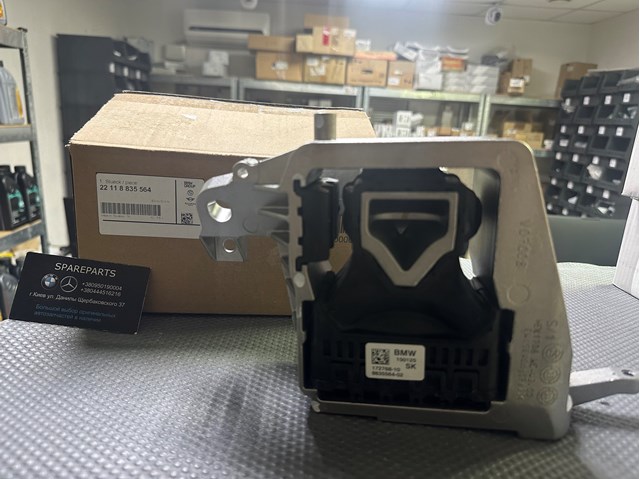 Права подушка двигуна 22118835564 BMW
