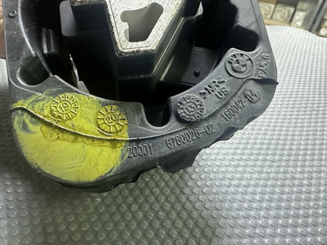 Опора кпп 22326780026 BMW