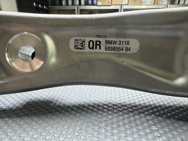 Правий важіль передній нижній підвіски 31106898554 BMW