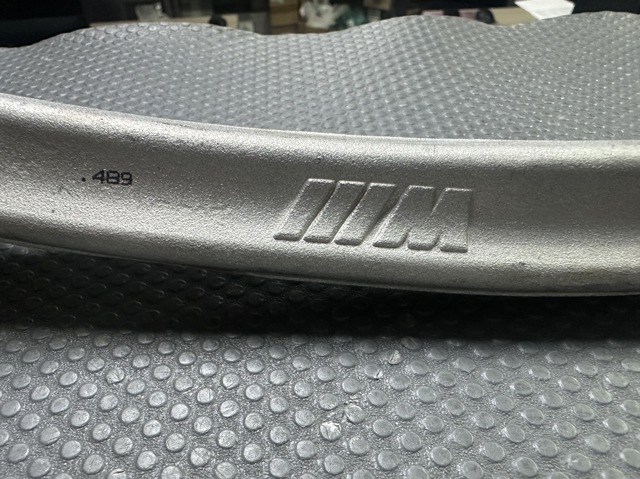 Правий важіль передній нижній підвіски 31108095666 BMW