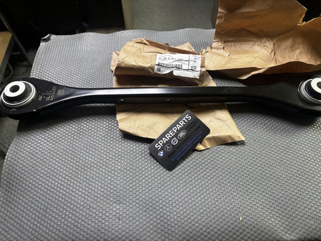 Балансир задній правий 33306871016 BMW