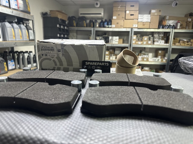 Тормозні колодки 34108093705 BMW