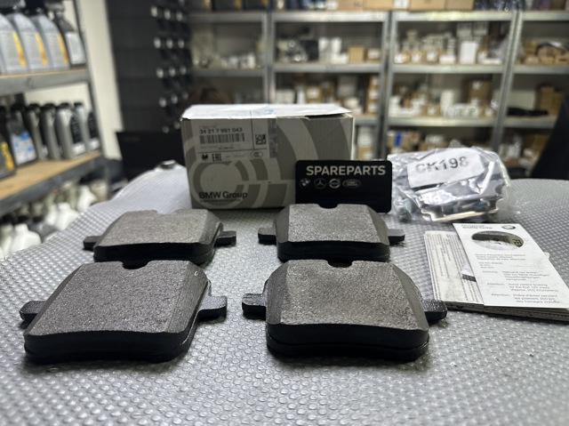 Комплект задніх колодок 34217991043 BMW