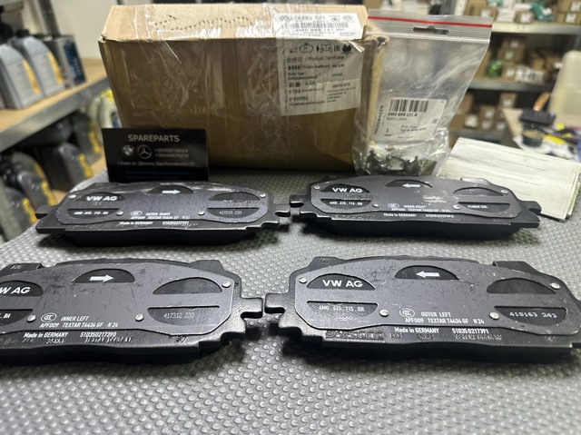 Колодки передні 4M0698151BK VAG