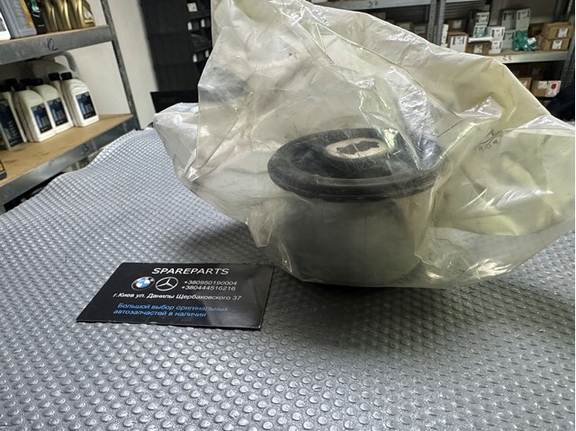 Сайлентблок нижнього переднього важеля 97034124510 PORSCHE