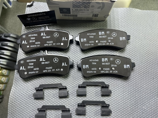 Колодки гальмові задні, дискові A0004203104 MERCEDES