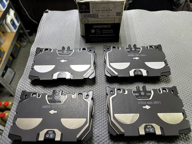 Колодки гальмівні передні, дискові A0004208403 MERCEDES