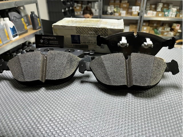 Колодки передні A0034202120 MERCEDES