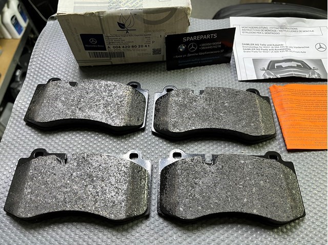 Передні гальмівні колодки A004420802064 MERCEDES