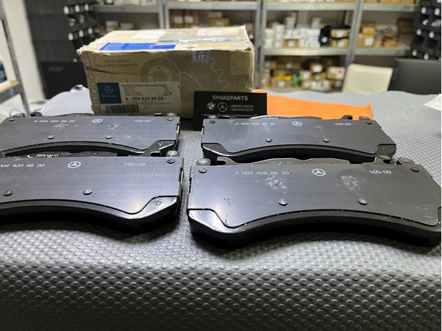 Тормозні колодки A0044208920 MERCEDES